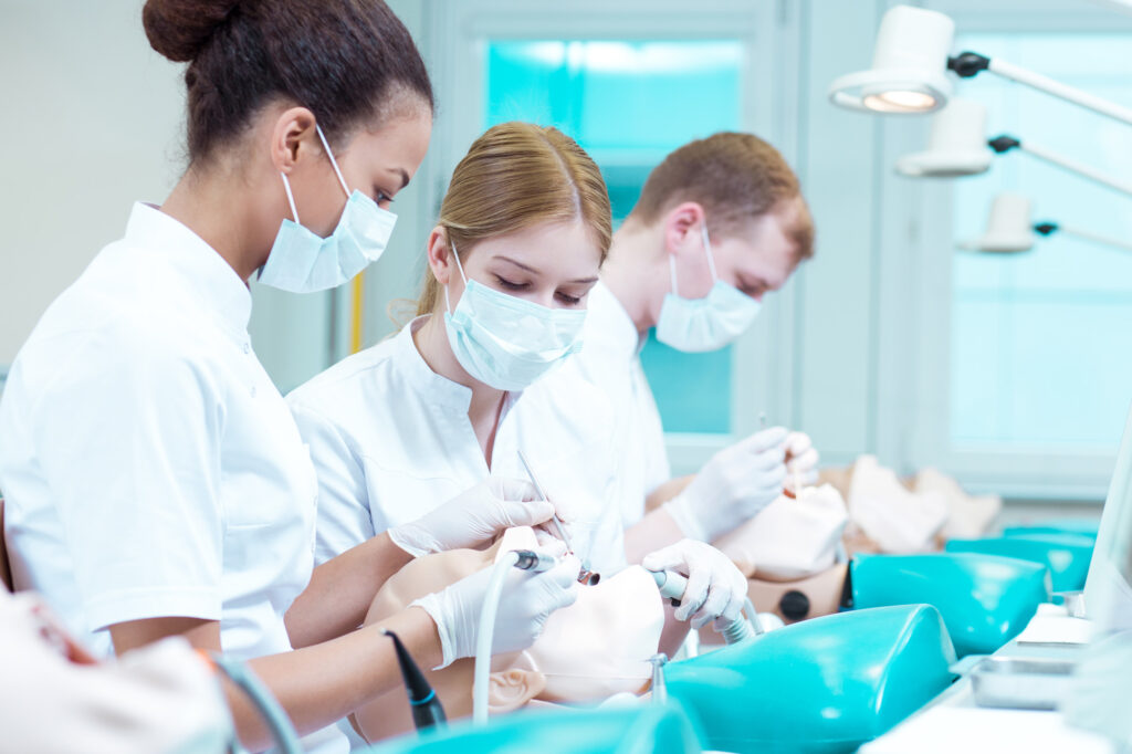 تكاليف دراسة ماجستير طب الأسنان في مصر